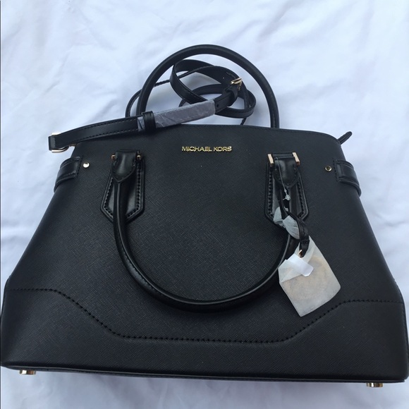 Michael Kors Accessories - Authentic Michael Kors “Lynn” Lg EW Leather Satchel